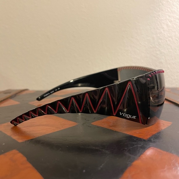 Vogue Black and Burgundy Sunglasses w/o case - Picture 5 of 7